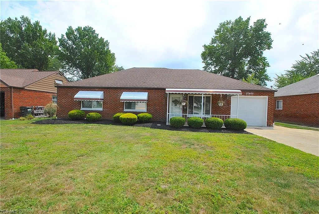 27400 Forestview Ave photo 1