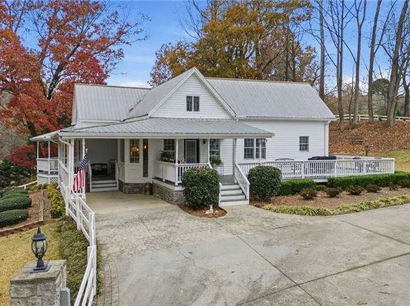 8525 Lanierland Farms Dr, Gainesville, GA 30506