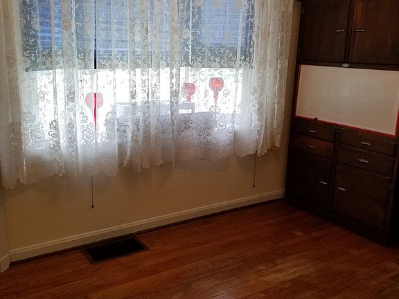 Dining room with bay window