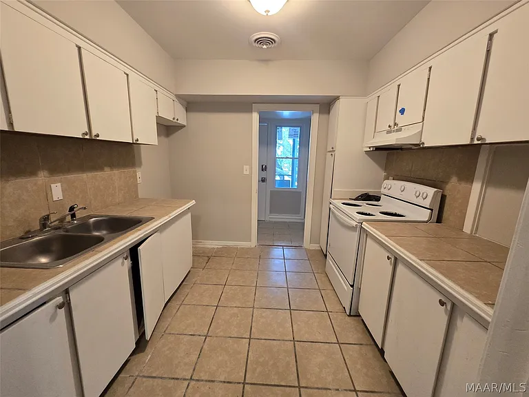 3735 Wesley Dr — Photo 5
