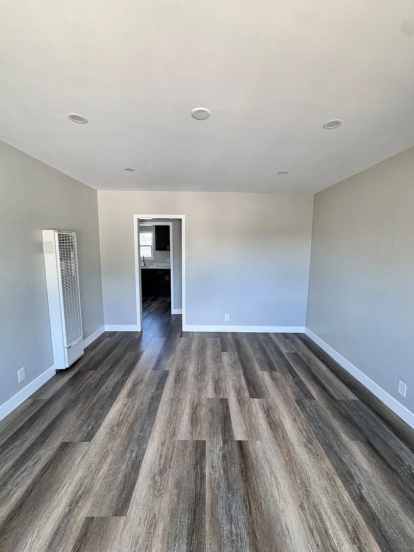 3048 Iowa ave — Photo 3
