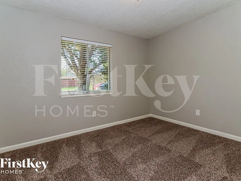 1418 Eagle Pass Dr — Photo 13
