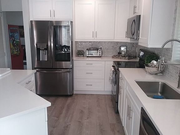 4th image of 6801 Farragut Ln