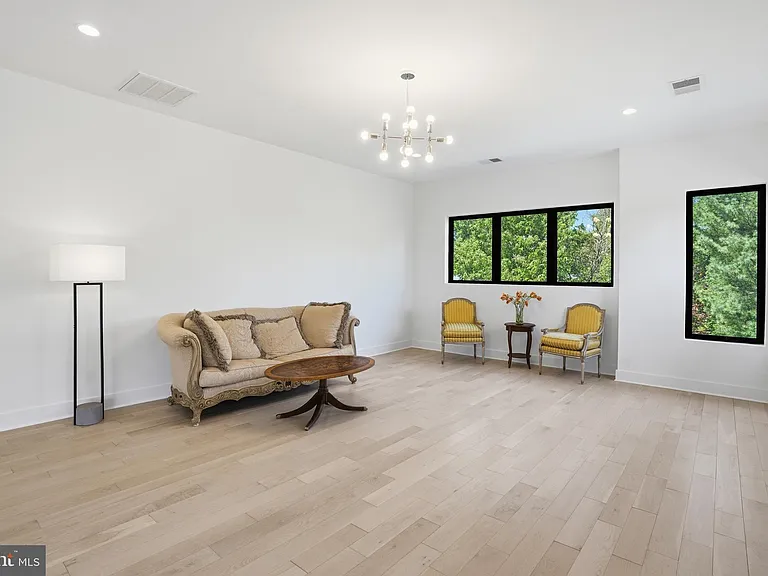 1513 Oakview Dr — Photo 49