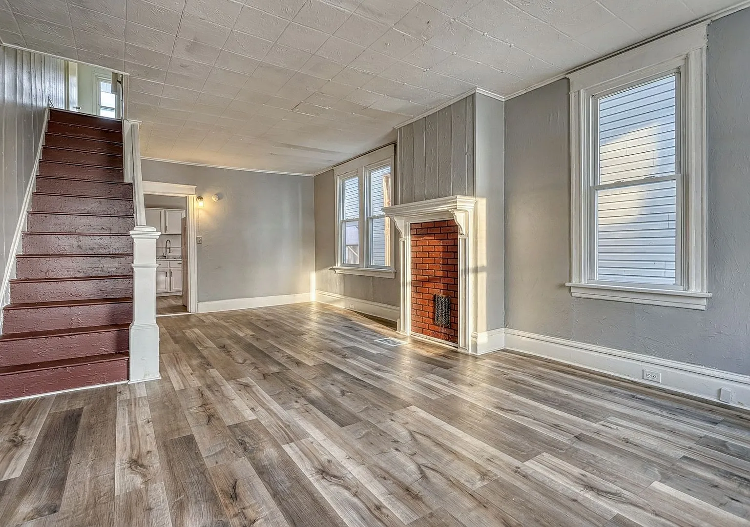 Newly Renovated 4 Bedroom 1 Bathroom Home in Harrisburg — Photo 1