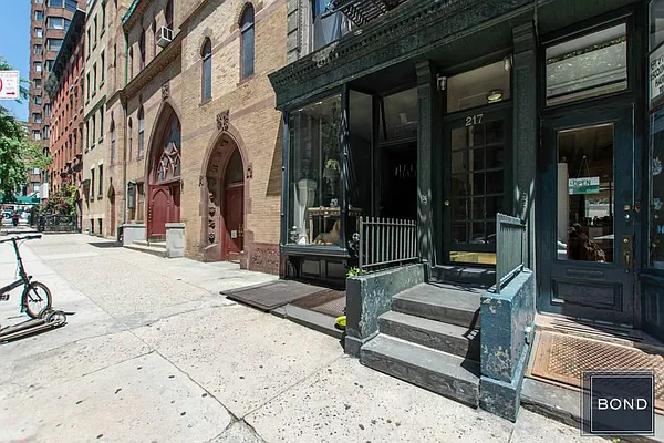 Rented by Bond New York | media 15