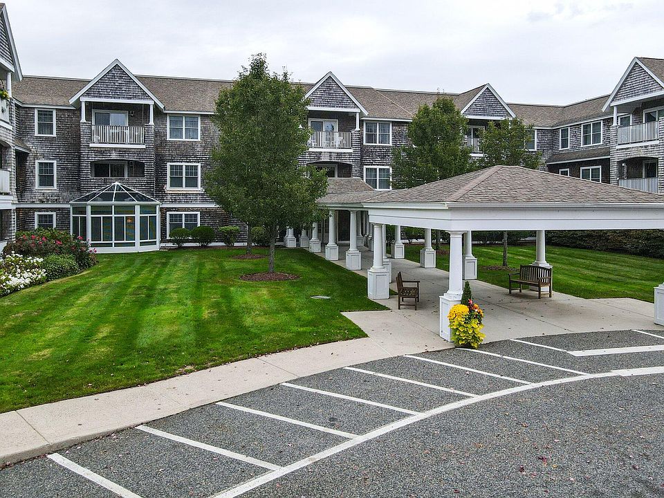 2nd image of 110 Dillingham Ave Unit 307