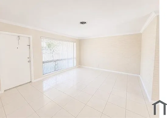 3 bed, 1525 sqft, $3,090 — Photo 2