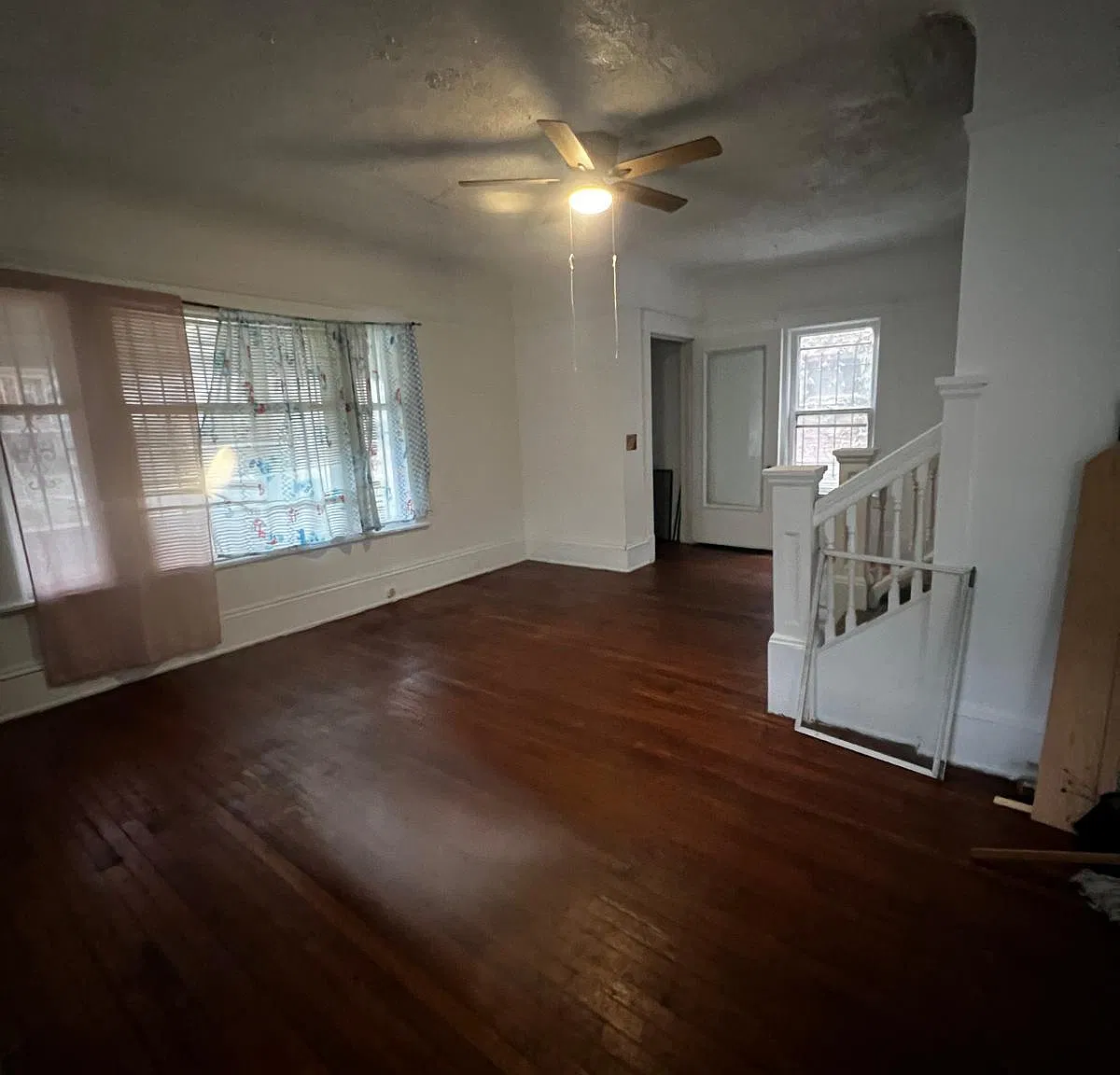 4 bed, 1900 sqft, $1,300 — Photo 2