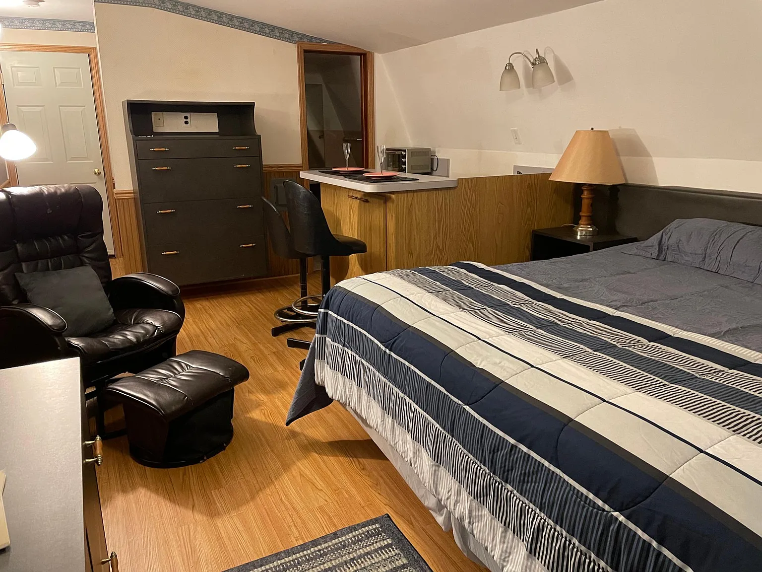 Studio, 500 sqft, $1,350 — Photo 3