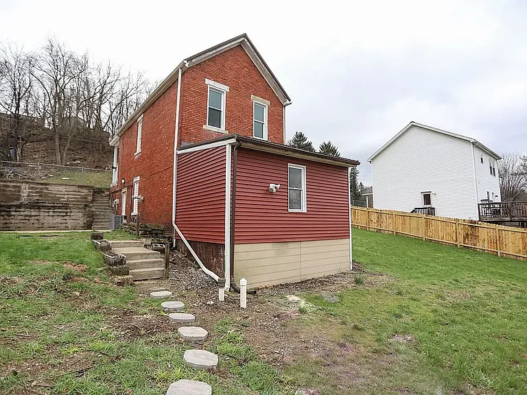 305 Chestnut St — Photo 15
