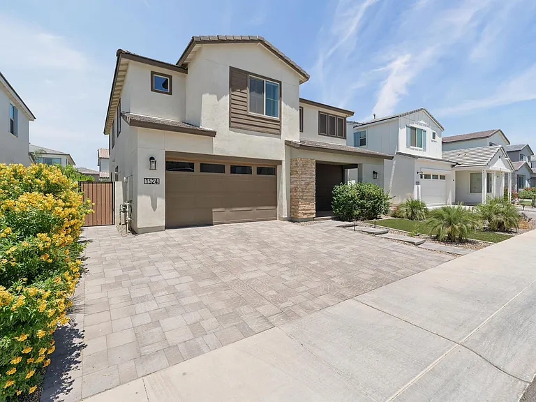 1524 E Carob Ct — Photo 3
