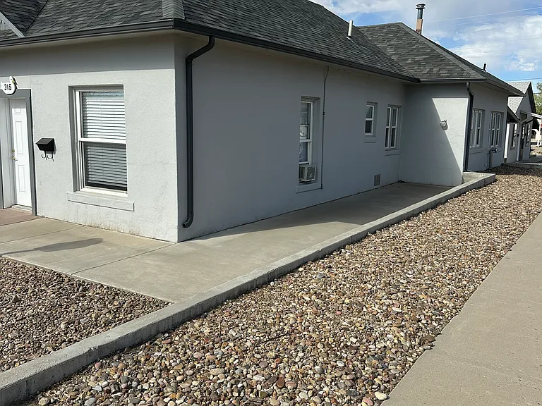 315 N Locke Ave — Photo 2