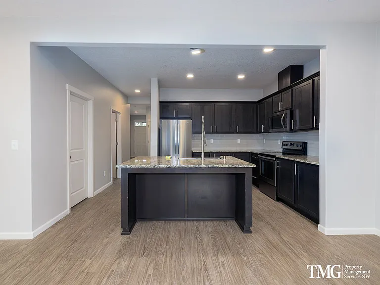 Columbia Hills Townhomes — Photo 3