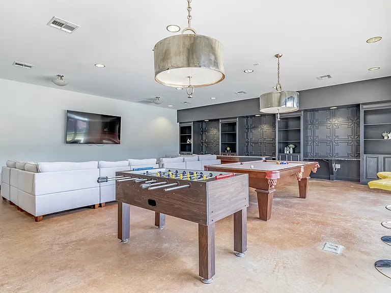 2909-Oliver-Apartments-Near-WSU-Game-Room-Lounge