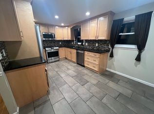 72X Arnold St, Philadelphia, PA 19111