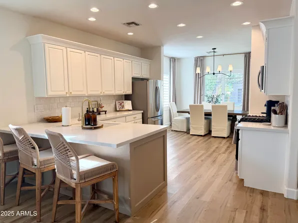 8450 W QUAIL TRACK Drive, Peoria, AZ 85383