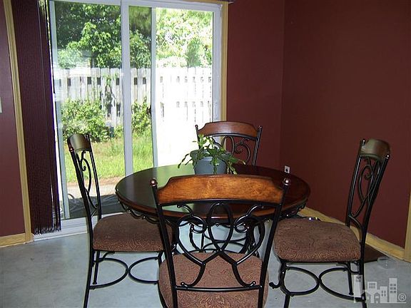 4th image of 229 SE Birch Creek Drive