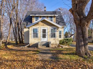 108 N Harrison St, Village Of North Prairie, WI 53153