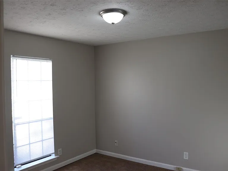 760 N Burbank Dr — Photo 17