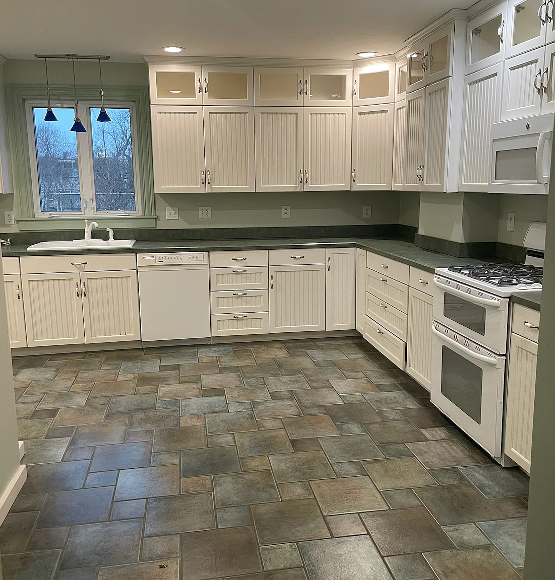 3 bed, 1.5 bath, 1830 sqft, $2,650 — Photo 2