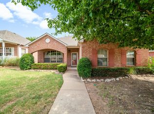 4304 Greentree Way, Sand Springs, OK 74063