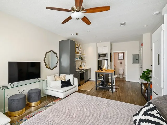 The District Flats — Photo 15