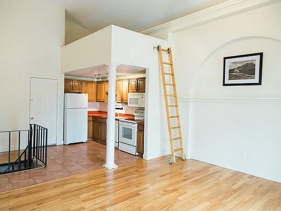 2nd image of 7 Park St APT 10