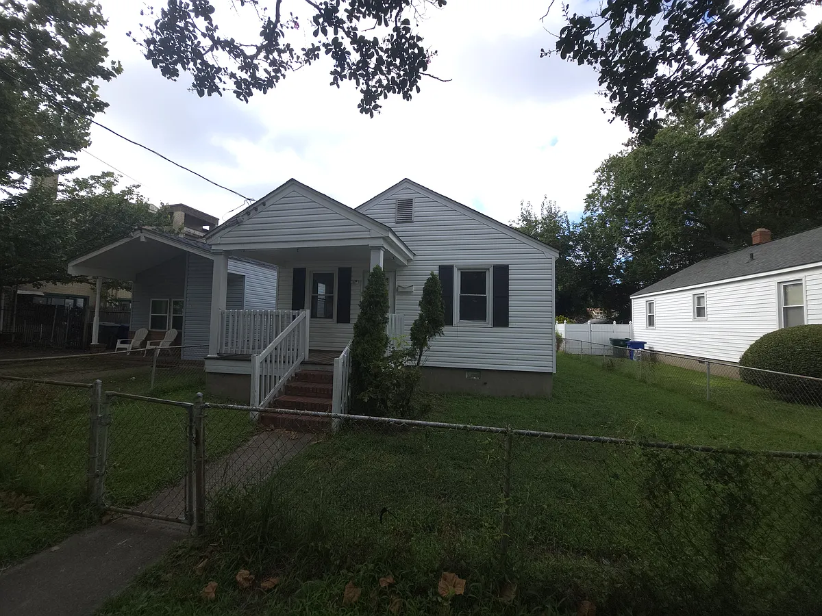 Building Photo - 913 Hampton Ave