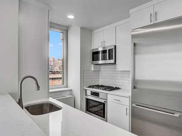 635 West 42nd Street image 17 of 28