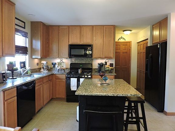 2nd image of 392 Horizon Ln