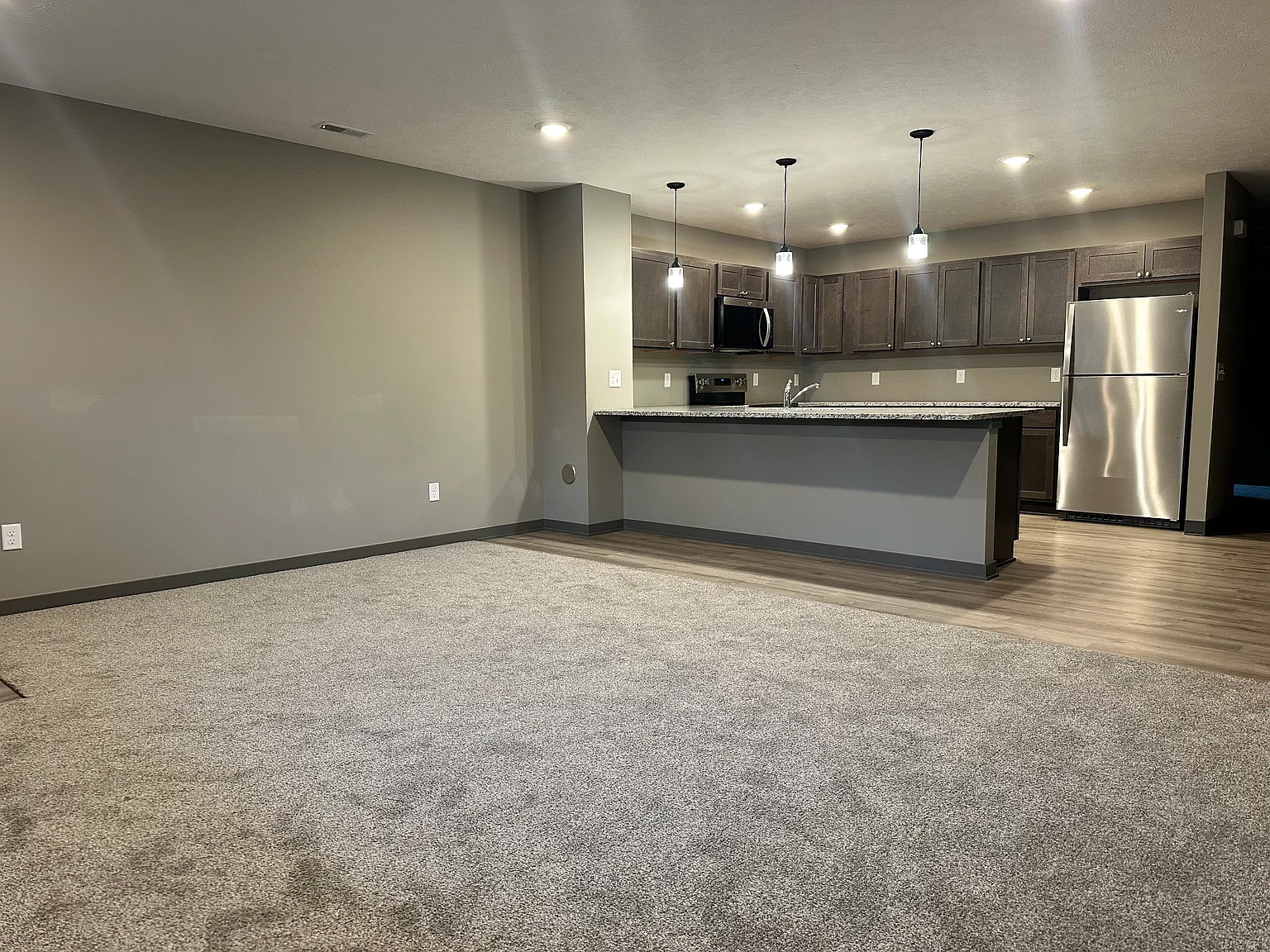 4 bed, 2000 sqft, $1,900 — Photo 2