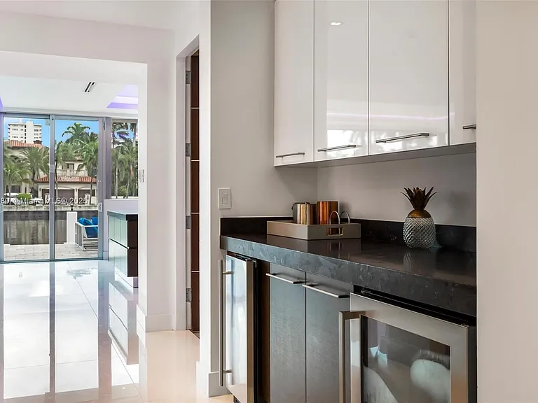 300 Royal Plaza Dr — Photo 36