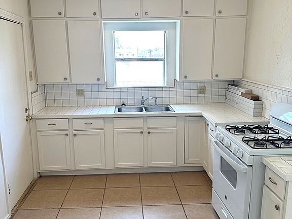 5th image of 601 Macann St