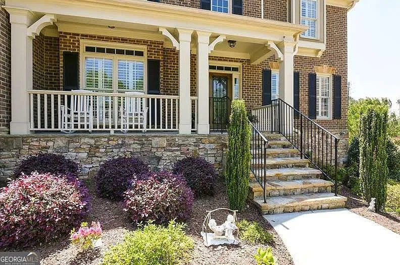 7 bed, 5.0 bath, 6640 sqft, $5,445 — Photo 3