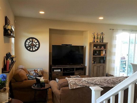 4th image of 28240 Clementine Dr