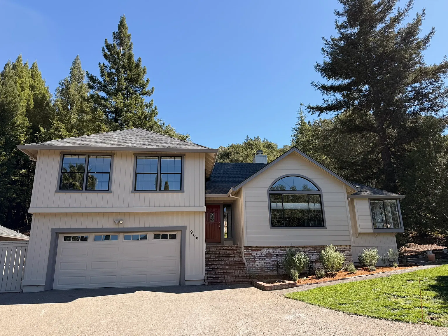 3 bed, 2.5 bath, 1804 sqft, $4,200 — Photo 3