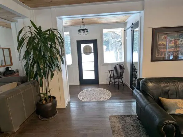 22 Camp Rd, McKellar, ON P2A 0B4
