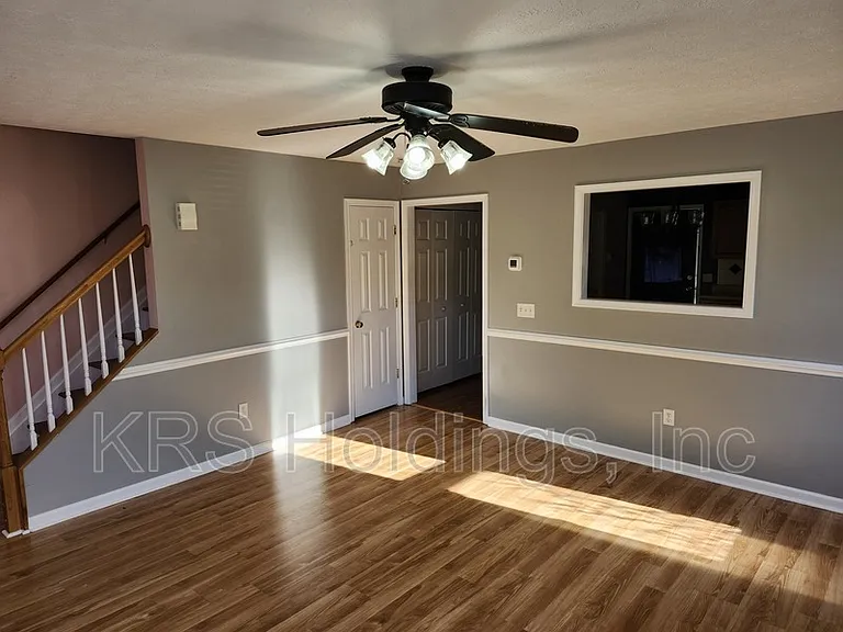 1210 Victorian Village Dr — Photo 3