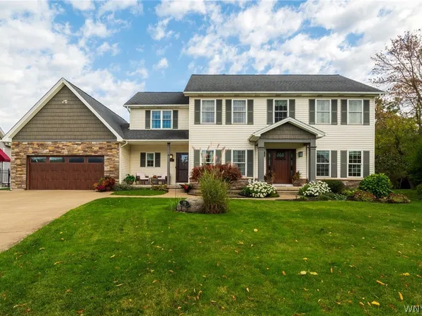 104 Thomas Jefferson Ln, Amherst, NY 14226
