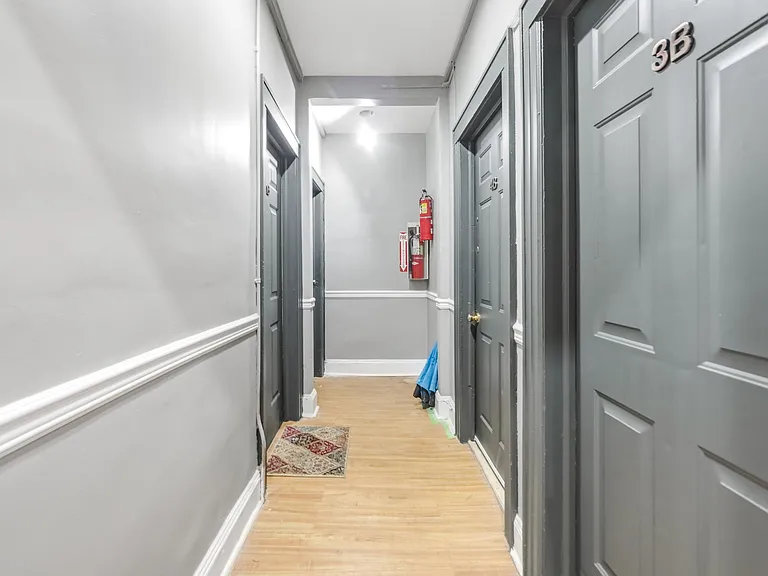 102 Genessee Ave — Photo 16