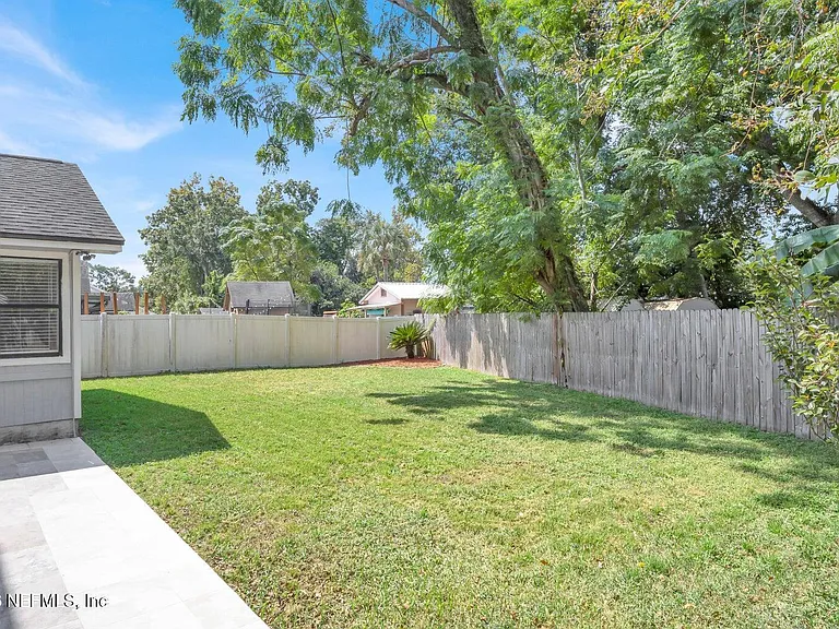 406 Cranes Landing Ct — Photo 13