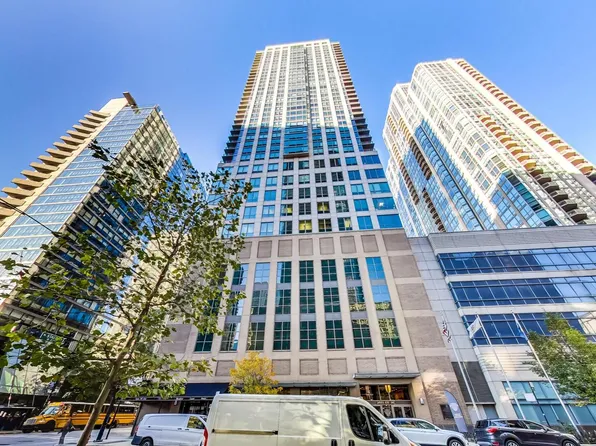 2 E Erie St APT 2205, Chicago, IL 60611