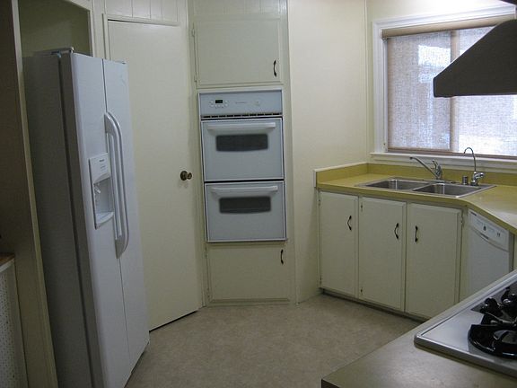 4th image of 29036 Berkeley Rd
