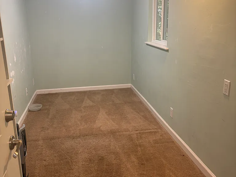 1012 Sylvia Way — Photo 8