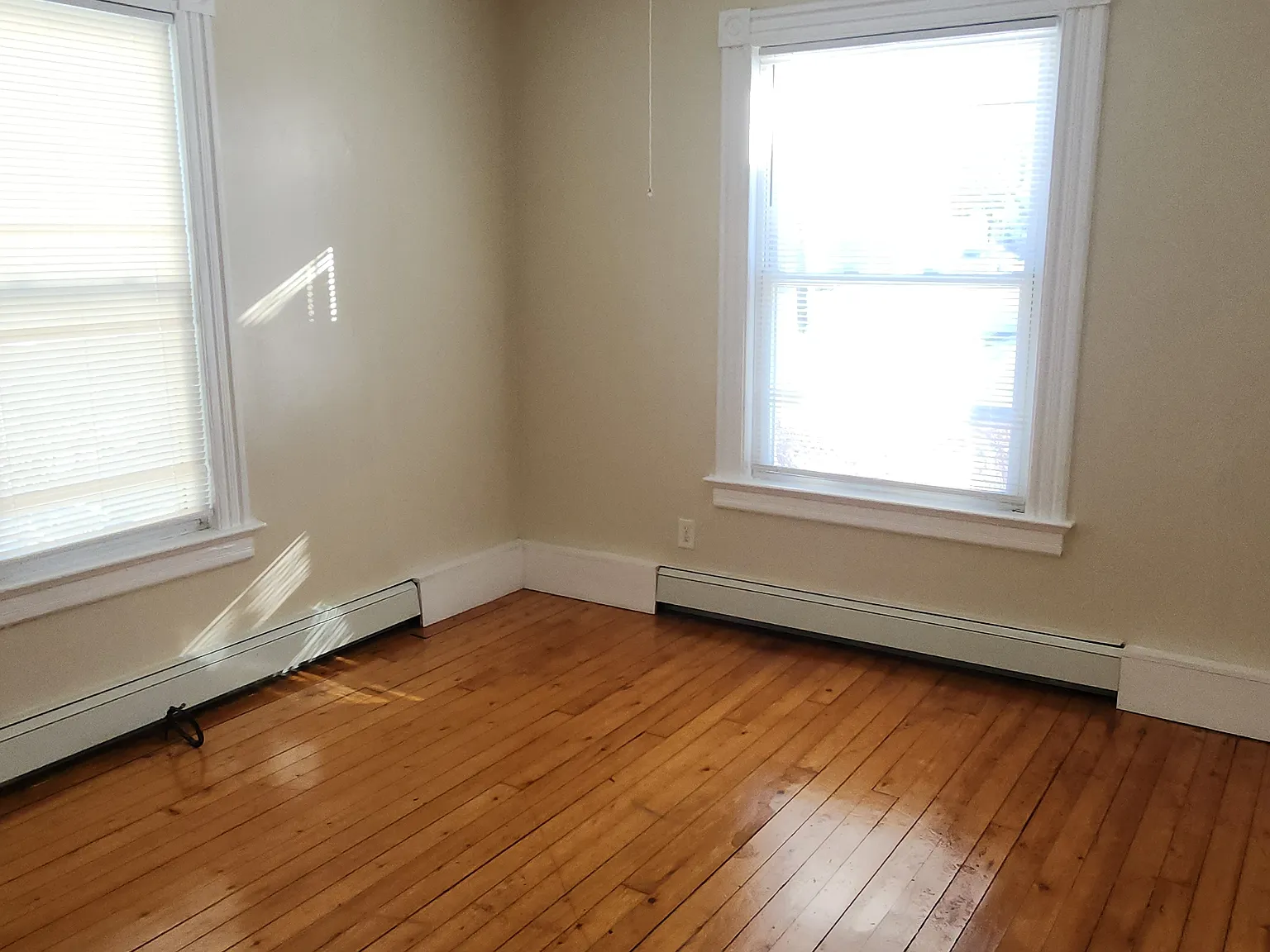 3 bed, 900 sqft, $1,750 — Photo 3