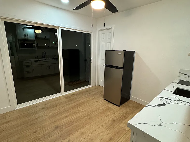 1246 Persimmon Ave #B — Photo 2