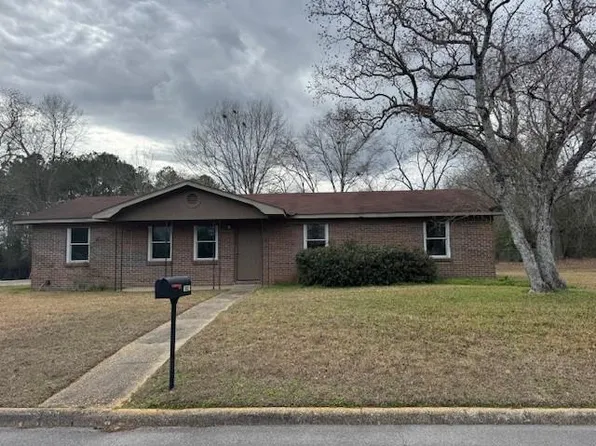 1001 Meharis Cir, Dothan, AL 36303