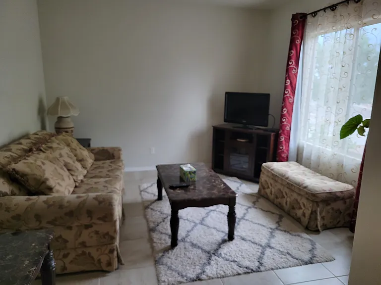 4680 Hojas Verdes — Photo 7