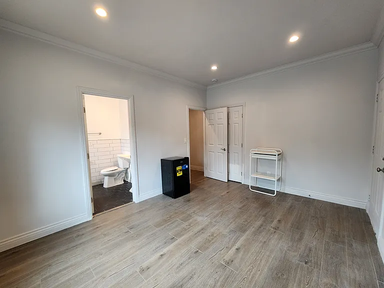 2437 1/4 Houston St #4 — Photo 11